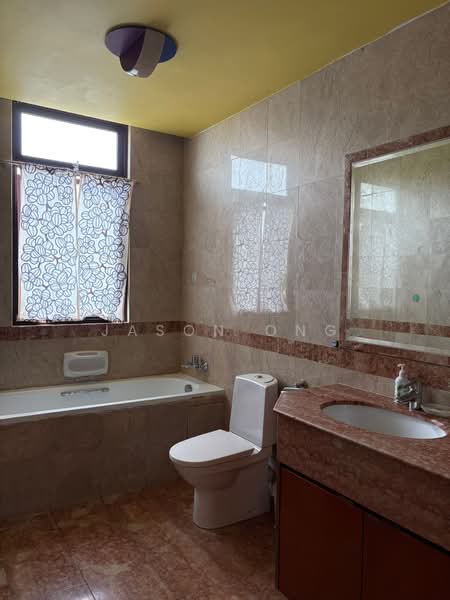 The Riverina, Riverina View, 5 Bedrooms, 3,000 sqft, Terraced House For Sale, by Jason Ong, 500204628 - Bathroom - PropertyGuru.com.sg