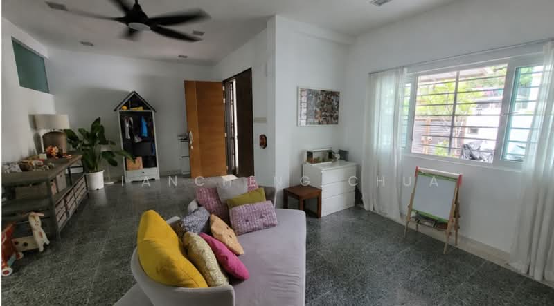 4 Bedroom Terrace House Near Kovan MRT, , 4 Bedrooms, 2,600 sqft, Terraced House For Rent, by Liancheng Chua, 500204632 - Living Room - PropertyGuru.com.sg