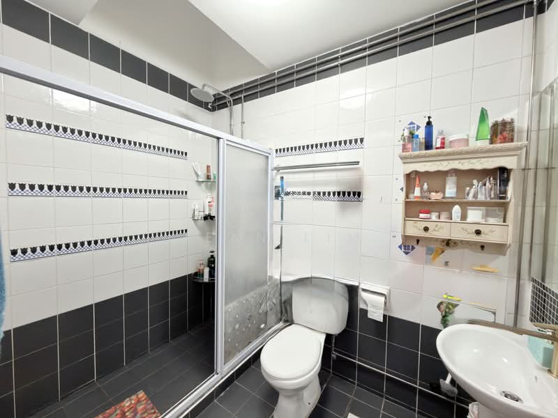 Springleaf Estate, MRT, Terrace House, Freehold, , 4 Bedrooms, 2,500 sqft, Terraced House For Sale, by Jean Lim, 500204648 - Bathroom - PropertyGuru.com.sg