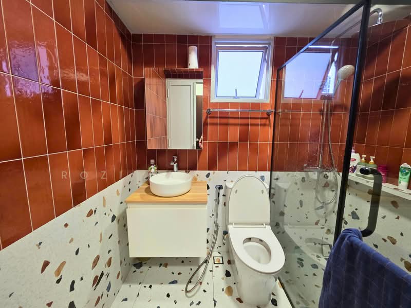213B Punggol Walk, 213B Punggol Walk, 3 Bedrooms, 1,216 sqft, HDB Flat For Sale, by Rozi Faith Naser, 500204651 - Bathroom - PropertyGuru.com.sg