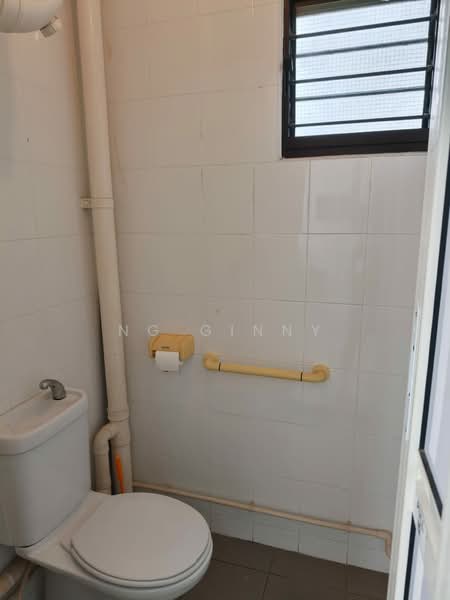 505 Bukit Batok Street 52, 505 Bukit Batok Street 52, Dairy Farm / Bukit Panjang / Choa Chu Kang, 2 Bedrooms, 645 sqft, HDB Flat For Sale, by Ng Ginny, 500204653 - Bathroom - PropertyGuru.com.sg