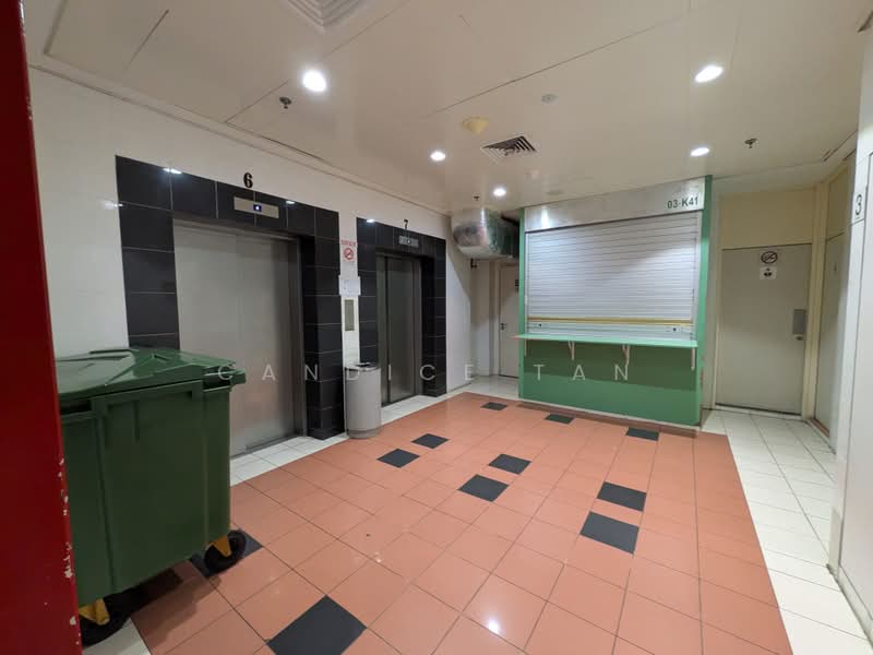 Peninsula Shopping Centre, 3 Coleman Street, 592 sqft, Other Retail For Sale, by Candice Tan, 500204661 - Corridor - CommercialGuru.com.sg