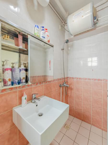274D Jurong West Avenue 3, 274D Jurong West Avenue 3, 3 Bedrooms, 1,194 sqft, HDB Flat For Sale, by Pauline Chia, 500204671 - Bathroom - PropertyGuru.com.sg