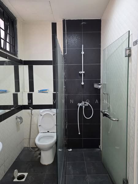 520 Sims Ave, Sims Ave, 829 sqft, Shop / Shophouse For Rent, by Mervyn Gan, 500204672 - Bathroom - CommercialGuru.com.sg
