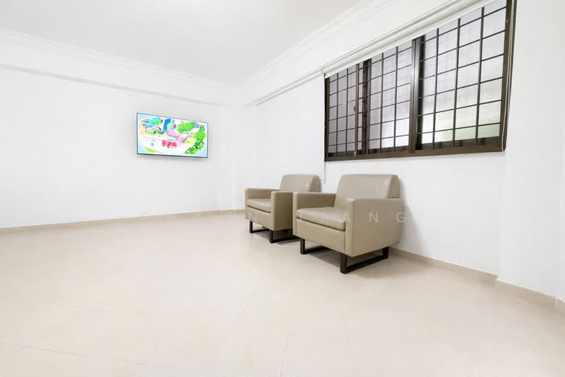 238 Bukit Batok East Avenue 5, 238 Bukit Batok East Avenue 5, 2 Bedrooms, 742 sqft, HDB Flat For Sale, by Shaun Jiang, 500204684 - Living Room - PropertyGuru.com.sg