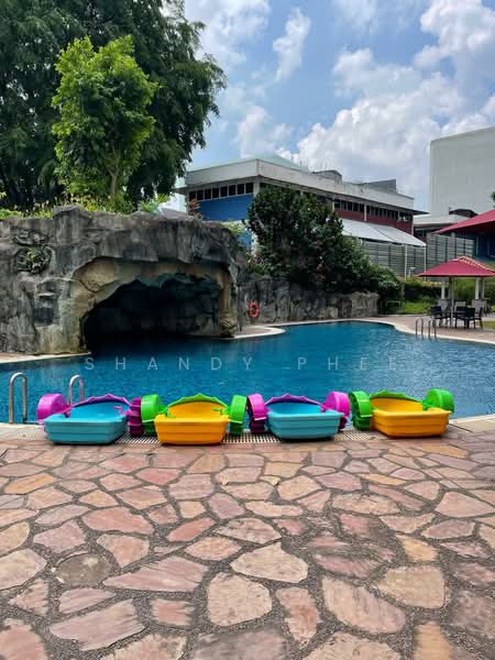 Regent Heights, 56 Bukit Batok East Avenue 5, Dairy Farm / Bukit Panjang / Choa Chu Kang, 3 Bedrooms, 1,023 sqft, Condominium For Sale, by Shandy Phee, 500204691 - Pool - PropertyGuru.com.sg