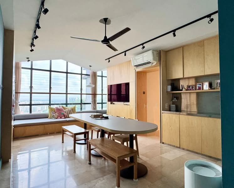 Regent Heights, 56 Bukit Batok East Avenue 5, 3 Bedrooms, 1,023 sqft, Condominium For Sale, by Shandy Phee, 500204691 - Living Room - PropertyGuru.com.sg