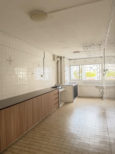 122 Yishun Street 11, 122 Yishun Street 11, 3 Bedrooms, 980 sqft, HDB Flat For Sale, by Sherman Lim, 500204723 - Kitchen - PropertyGuru.com.sg