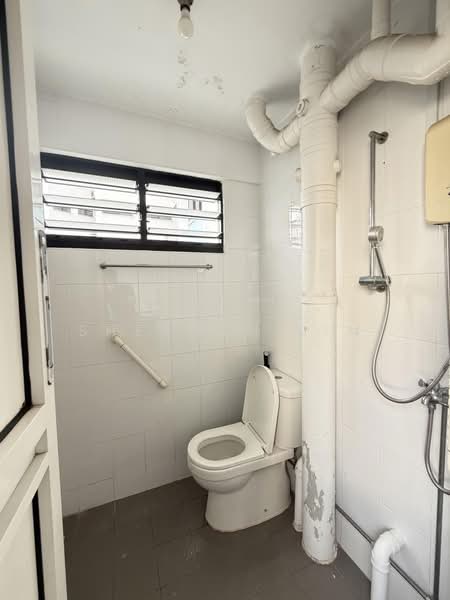 122 Yishun Street 11, 122 Yishun Street 11, 3 Bedrooms, 980 sqft, HDB Flat For Sale, by Sherman Lim, 500204723 - Bathroom - PropertyGuru.com.sg