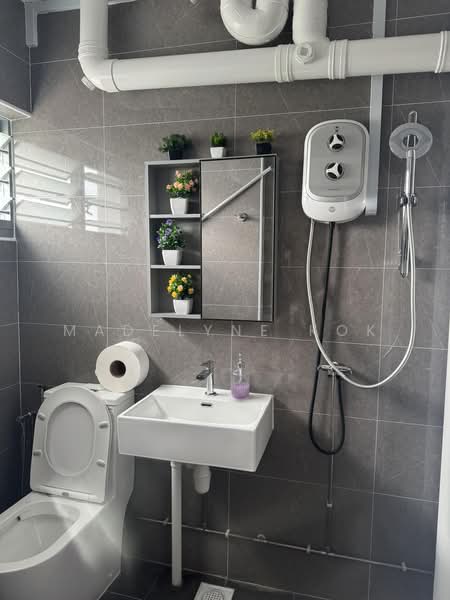 406 Woodlands Street 41, 406 Woodlands Street 41, Room Rental, 120 sqft, HDB Flat For Rent, by Madelyne Kok, 500204739 - Bathroom - PropertyGuru.com.sg