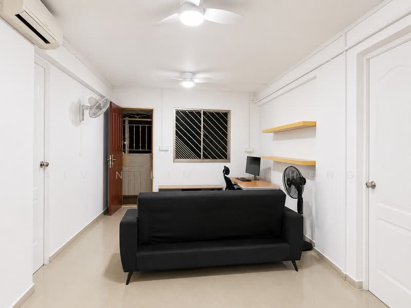 642 Hougang Avenue 8, 642 Hougang Avenue 8, 2 Bedrooms, 646 sqft, HDB Flat For Rent, by Alvin Lim Yi Cheng, 500204762 - Living Room - PropertyGuru.com.sg