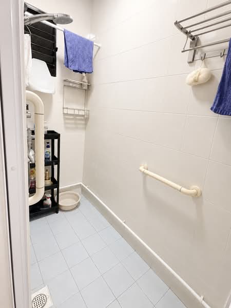 642 Hougang Avenue 8, 642 Hougang Avenue 8, 2 Bedrooms, 646 sqft, HDB Flat For Rent, by Alvin Lim Yi Cheng, 500204762 - Bathroom - PropertyGuru.com.sg