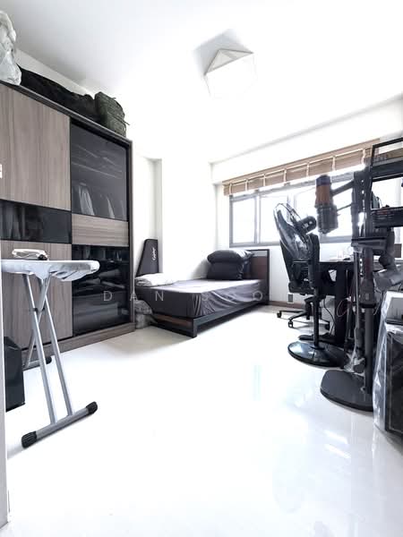 377A Hougang Street 32, 377A Hougang Street 32, 3 Bedrooms, 1,012 sqft, HDB Flat For Sale, by Dan Soon, 500204765 - Bedroom - PropertyGuru.com.sg