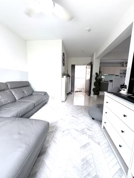 377A Hougang Street 32, 377A Hougang Street 32, 3 Bedrooms, 1,012 sqft, HDB Flat For Sale, by Dan Soon, 500204765 - Living Room - PropertyGuru.com.sg