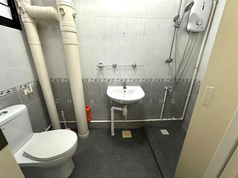 686D Choa Chu Kang Crescent, 686D Choa Chu Kang Crescent, 3 Bedrooms, 1,184 sqft, HDB Flat For Sale, by Chua Le Bing, 500204784 - Bathroom - PropertyGuru.com.sg