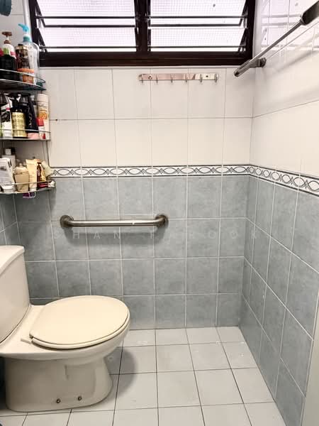 62 TELOK BLANGAH HEIGHTS, TELOK BLANGAH HEIGHTS, 2 Bedrooms, 785 sqft, HDB Flat For Sale, by Shan Farook, 500204793 - Bathroom - PropertyGuru.com.sg
