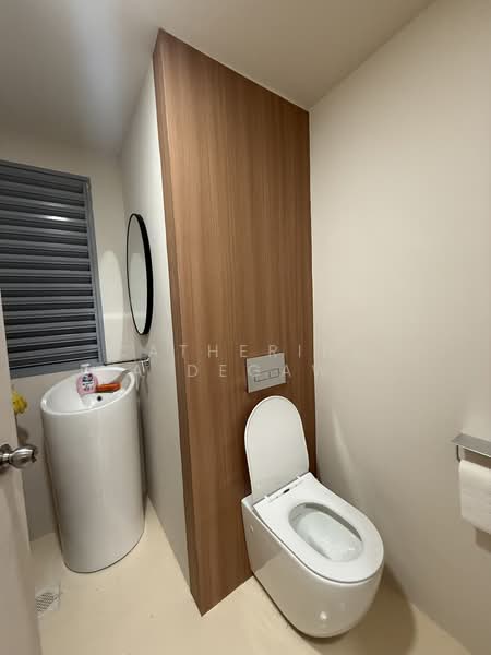 The Alexcier, 237 Alexandra Road, 1,076 sqft, Light Industrial (B1) For Rent, by Catherine Lia Degawidjaja, 500204809 - Bathroom - CommercialGuru.com.sg