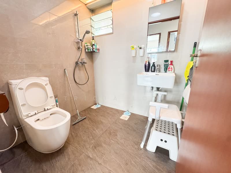 633C Senja Green, 633C Senja Road, 3 Bedrooms, 1,001 sqft, HDB Flat For Sale, by Tricia Low, 500204813 - Common Bathroom - PropertyGuru.com.sg