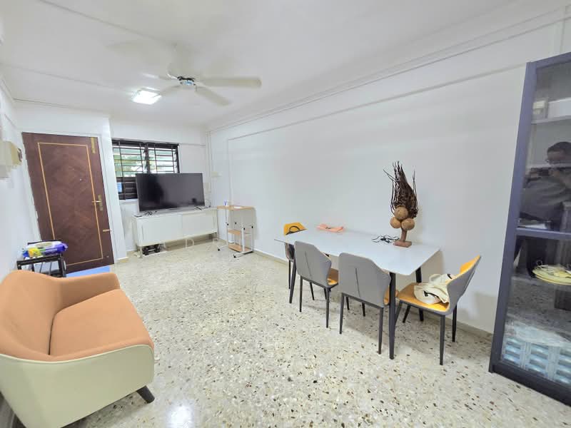 418 Ang Mo Kio Avenue 10, 418 Ang Mo Kio Avenue 10, 2 Bedrooms, 797 sqft, HDB Flat For Sale, by Adrian Ooi, 500204845 - Living Room - PropertyGuru.com.sg
