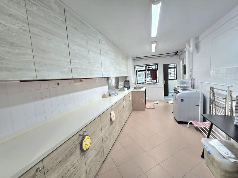 418 Ang Mo Kio Avenue 10, 418 Ang Mo Kio Avenue 10, 2 Bedrooms, 797 sqft, HDB Flat For Sale, by Adrian Ooi, 500204845 - Kitchen - PropertyGuru.com.sg