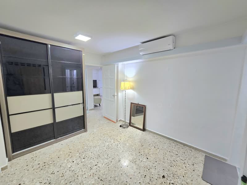 418 Ang Mo Kio Avenue 10, 418 Ang Mo Kio Avenue 10, 2 Bedrooms, 797 sqft, HDB Flat For Sale, by Adrian Ooi, 500204845 - Master Bedroom - PropertyGuru.com.sg