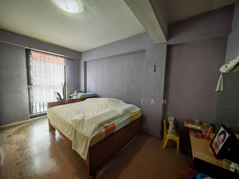 102 Henderson Crescent, 102 Henderson Crescent, 3 Bedrooms, 860 sqft, HDB Flat For Sale, by Koobin Tan, 500204847 - Bedroom - PropertyGuru.com.sg