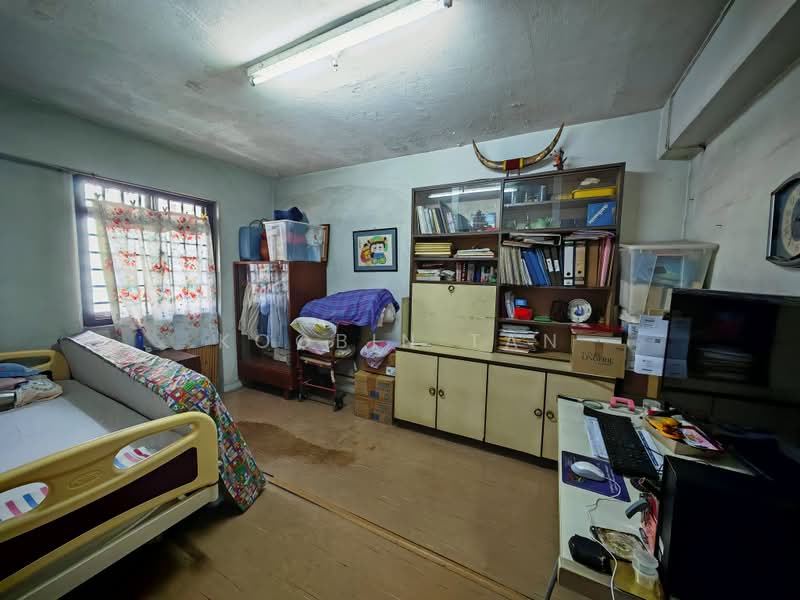 102 Henderson Crescent, 102 Henderson Crescent, 3 Bedrooms, 860 sqft, HDB Flat For Sale, by Koobin Tan, 500204847 - Bedroom - PropertyGuru.com.sg