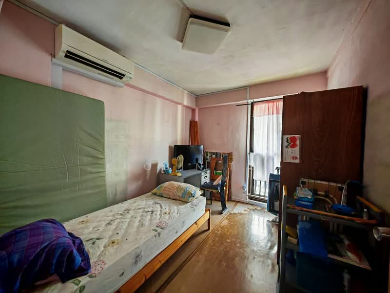 102 Henderson Crescent, 102 Henderson Crescent, 3 Bedrooms, 860 sqft, HDB Flat For Sale, by Koobin Tan, 500204847 - Bedroom - PropertyGuru.com.sg