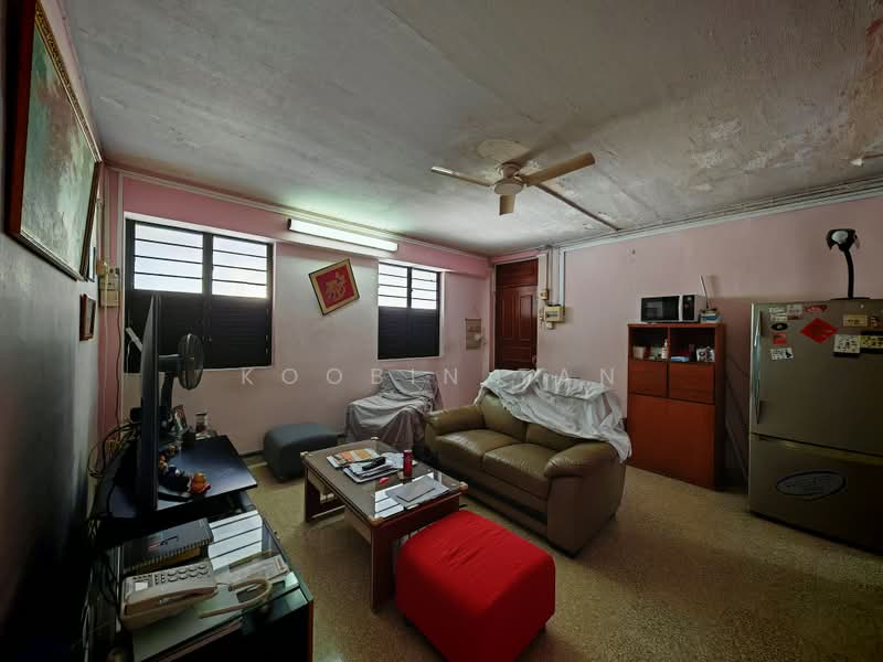 102 Henderson Crescent, 102 Henderson Crescent, 3 Bedrooms, 860 sqft, HDB Flat For Sale, by Koobin Tan, 500204847 - Living Room - PropertyGuru.com.sg