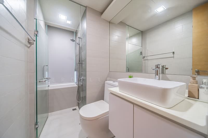 Casa Merah, 50 Tanah Merah Kechil Avenue, 3 Bedrooms, 1,259 sqft, Condominium For Rent, by Kerdelle Khaw, 500204849 - Bathroom - PropertyGuru.com.sg