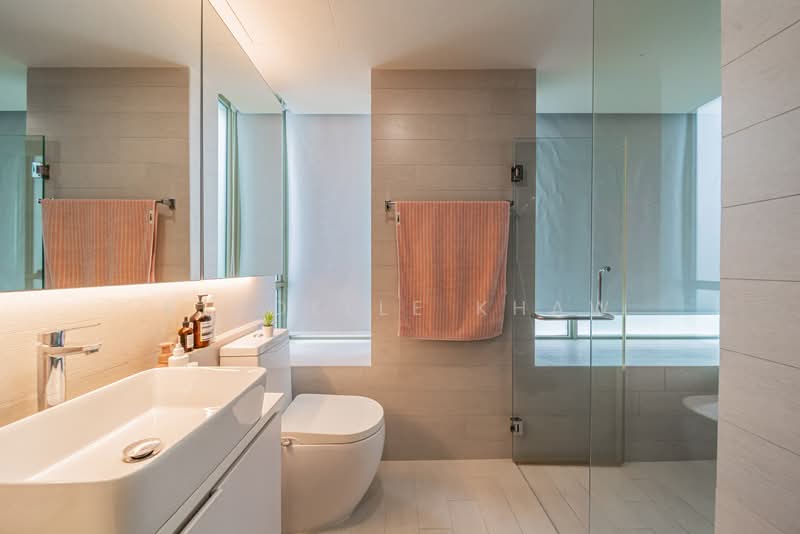 Casa Merah, 50 Tanah Merah Kechil Avenue, 3 Bedrooms, 1,259 sqft, Condominium For Rent, by Kerdelle Khaw, 500204849 - Bathroom - PropertyGuru.com.sg