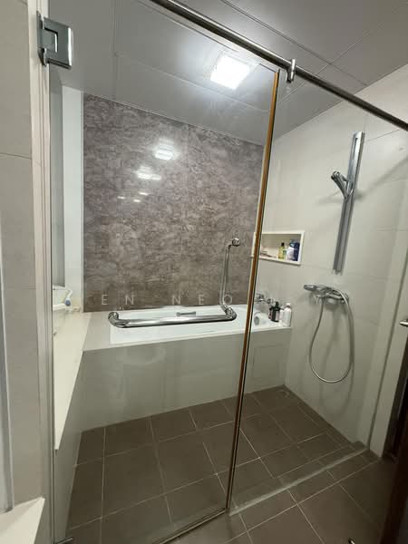 City Square Residences, 6 Kitchener Link, 3 Bedrooms, 1,206 sqft, Condominium For Rent, by Yen Neo L Y, 500204856 - Master Bathroom - PropertyGuru.com.sg