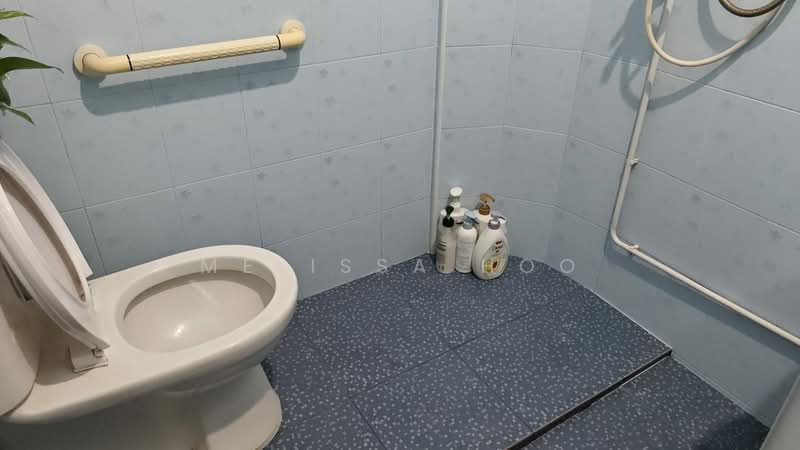 328 Hougang Avenue 5, 328 Hougang Avenue 5, Room Rental, 100 sqft, HDB Flat For Rent, by Melissa Hoo, 500204857 - Bathroom - PropertyGuru.com.sg
