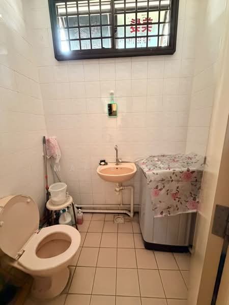92 Lorong 4 Toa Payoh, 92 Lorong 4 Toa Payoh, 400 sqft, Other Retail For Rent, by Maple Yap, 500204867 - Bathroom - CommercialGuru.com.sg