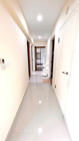 549B Segar Road, 549B Segar Road, 3 Bedrooms, 1,216 sqft, HDB Flat For Sale, by Caline Chai, 500204870 - Corridor - PropertyGuru.com.sg