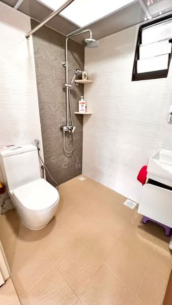 549B Segar Road, 549B Segar Road, 3 Bedrooms, 1,216 sqft, HDB Flat For Sale, by Caline Chai, 500204870 - Bathroom - PropertyGuru.com.sg