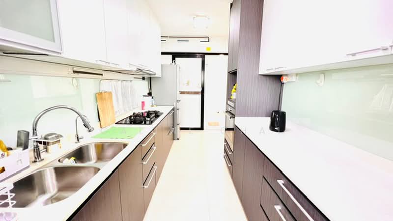 549B Segar Road, 549B Segar Road, 3 Bedrooms, 1,216 sqft, HDB Flat For Sale, by Caline Chai, 500204870 - Kitchen - PropertyGuru.com.sg