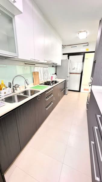549B Segar Road, 549B Segar Road, 3 Bedrooms, 1,216 sqft, HDB Flat For Sale, by Caline Chai, 500204870 - Kitchen - PropertyGuru.com.sg