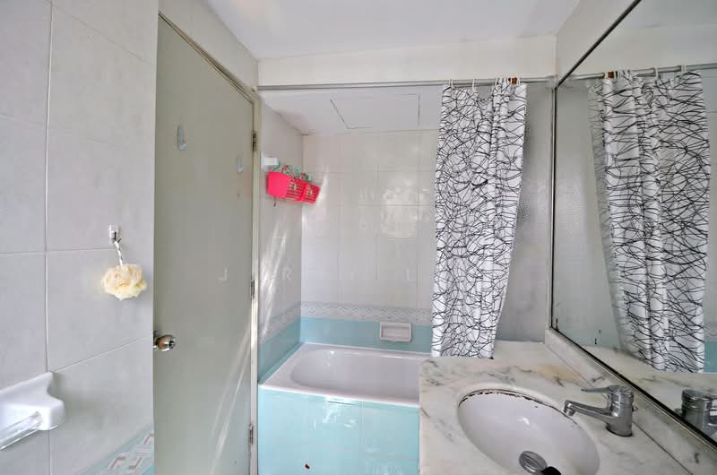 The Regalia, 2 River Valley Close, 3 Bedrooms, 1,249 sqft, Apartment For Sale, by Jerry Lee, 500204885 - Bathroom - PropertyGuru.com.sg