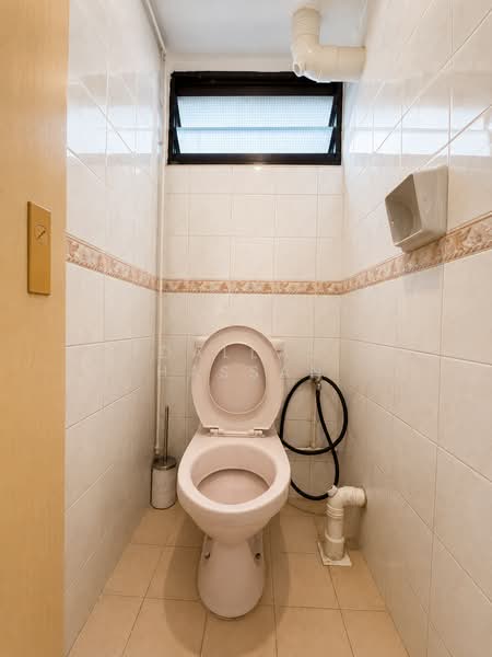 2 Ghim Moh Road, 2 Ghim Moh Road, 2 Bedrooms, 700 sqft, HDB Flat For Sale, by Dallas Hassan, 500204886 - Bathroom - PropertyGuru.com.sg