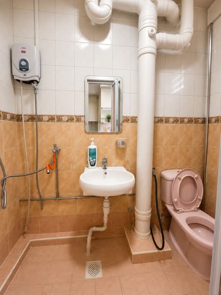 534 Serangoon North Avenue 4, 534 Serangoon North Avenue 4, 4 Bedrooms, 1,313 sqft, HDB Flat For Sale, by Dallas Hassan, 500204888 - Bathroom - PropertyGuru.com.sg