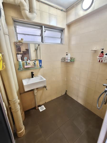30 Marine Crescent, 30 Marine Crescent, 3 Bedrooms, 818 sqft, HDB Flat For Sale, by Aaron Lin, 500204892 - Bathroom - PropertyGuru.com.sg