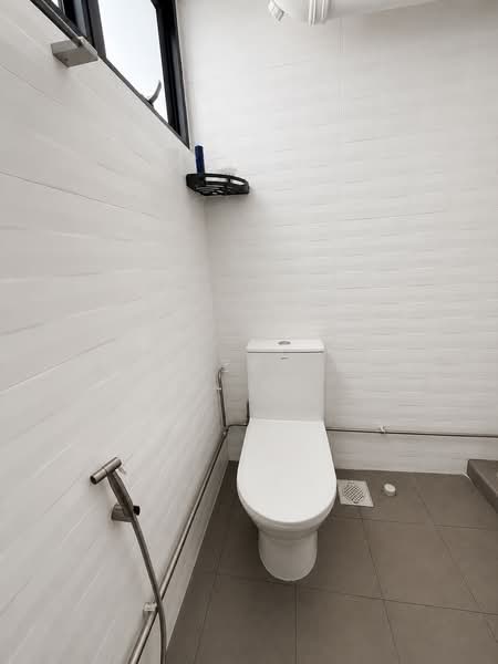 244 Bukit Batok East Avenue 5, 244 Bukit Batok East Avenue 5, Room Rental, 120 sqft, HDB Flat For Rent, by Roy Ezra Koh, 500204895 - Bathroom - PropertyGuru.com.sg