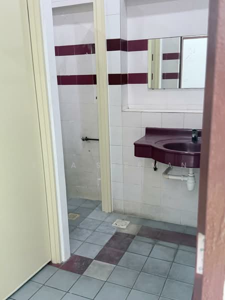 Loyang Industrial Estate, Loyang Way, Changi Airport / Changi Village, 2,347 sqft, Business / Science Park For Rent, by Ella Sherman, 500204901 - Bathroom - CommercialGuru.com.sg