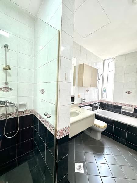 Queensway Tower, 1 Queensway, Room Rental, 200 sqft, Apartment For Rent, by Karen Tan, 500204902 - Bathroom - PropertyGuru.com.sg