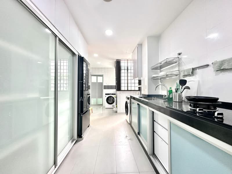 Queensway Tower, 1 Queensway, Room Rental, 200 sqft, Apartment For Rent, by Karen Tan, 500204902 - Kitchen - PropertyGuru.com.sg