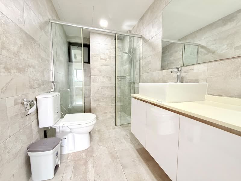 Queensway Tower, 1 Queensway, Room Rental, 200 sqft, Apartment For Rent, by Karen Tan, 500204902 - Bathroom - PropertyGuru.com.sg