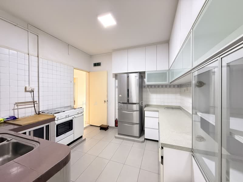Neptune Court, 4 Marine Vista, 3 Bedrooms, 1,636 sqft, Apartment For Rent, by Shawa G B, 500204904 - Kitchen - PropertyGuru.com.sg