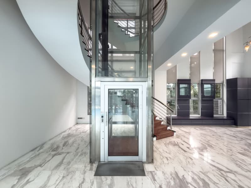 ⭐️Bungalow⭐️ Prime D10 Bt Timah Duchess Detached, Duchess Avenue/Duchess Road/Coronation Road/Bukit Timah Road/Dunearn Road, 6 Bedrooms, 7,000 sqft, Detached House For Sale, by Kelvin Chua, 500204911 - Home lift - PropertyGuru.com.sg