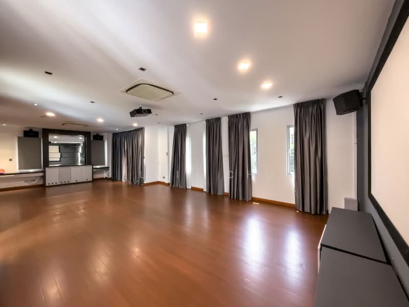 ⭐️Bungalow⭐️ Prime D10 Bt Timah Duchess Detached, Duchess Avenue/Duchess Road/Coronation Road/Bukit Timah Road/Dunearn Road, 6 Bedrooms, 7,000 sqft, Detached House For Sale, by Kelvin Chua, 500204911 - Family room - PropertyGuru.com.sg